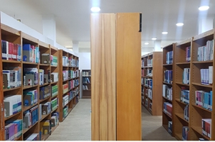 بازدید ارزیاب های دانشگاه از کتابخانه